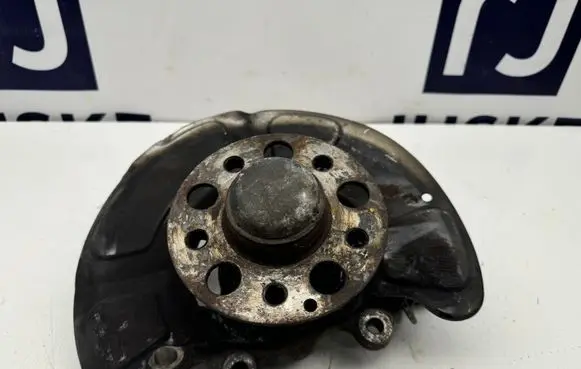 Mercedes-Benz E W212 Front wheel hub spindle knuckle