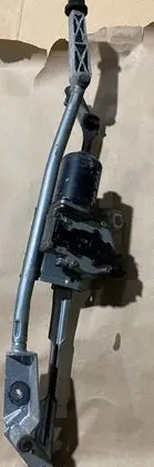 Volvo V70 Front wiper linkage 