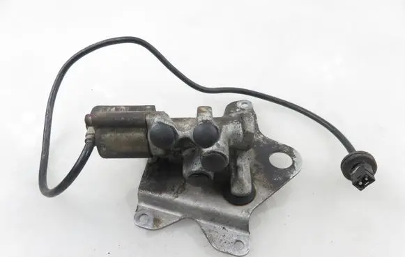 Mercedes-Benz E W124 Brake central valve 1243505057