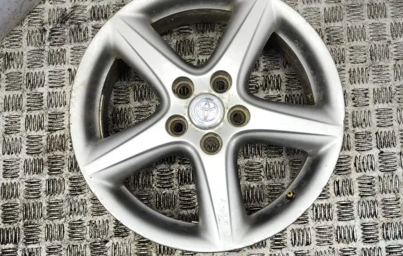 Toyota Avensis T250 R17 alloy rim 