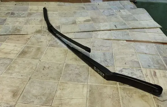 Volkswagen Golf V Windshield/front glass wiper blade 1K1955409