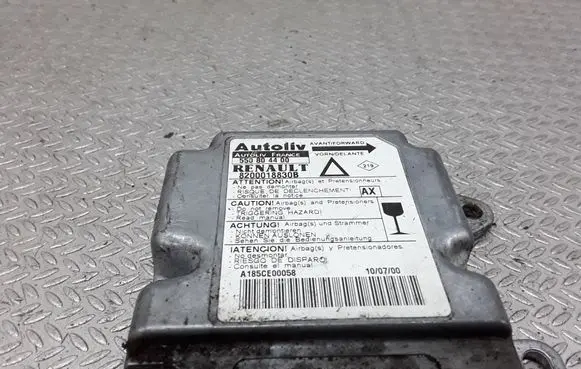Renault Laguna I Airbag control unit/module 8200018830B 550804400