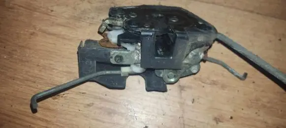 Hyundai Accent Front door lock 8135825000 81358-25000