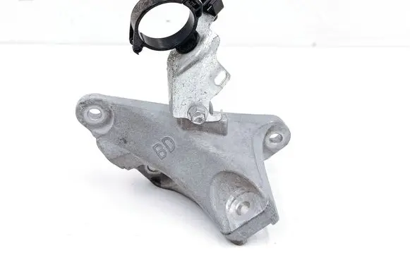 Toyota RAV 4 (XA50) Engine mounting bracket 