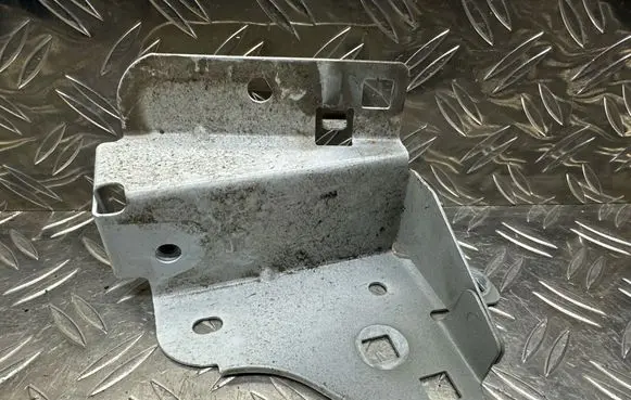 Renault Zoe Fender mounting bracket 620435786R