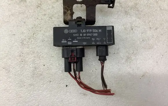 Skoda Fabia Mk2 (5J) Coolant fan relay 1J0919506M 898967000