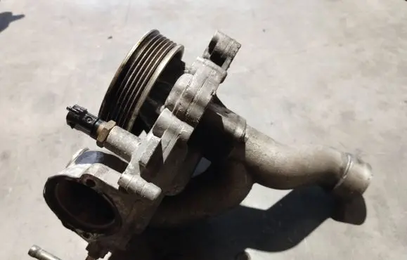 Jeep Grand Cherokee Water pump 048388029