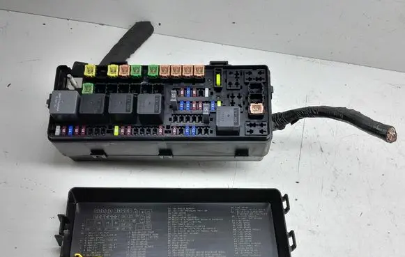Lancia Thema Fuse box set P68092914AD
