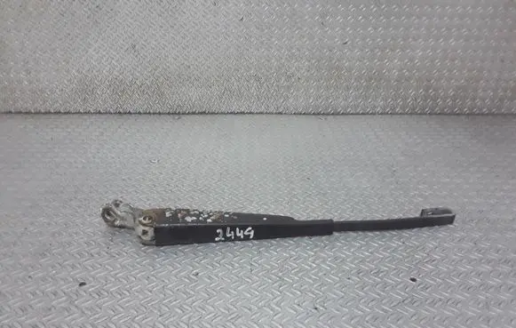 Rear wiper blade arm