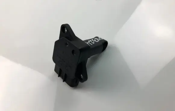 Volvo V70 Mass air flow meter 30713512