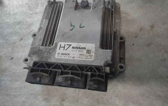 Nissan Qashqai+2 Engine control unit/module 23710BB58E 0281019035