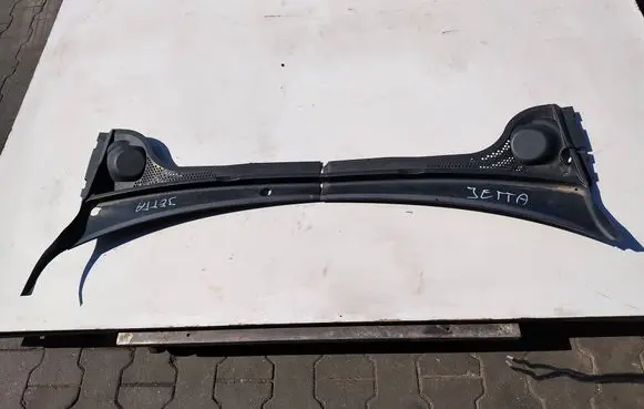 Volkswagen Jetta VI Wiper trim 