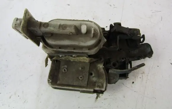 Volkswagen Golf III Rear door lock 