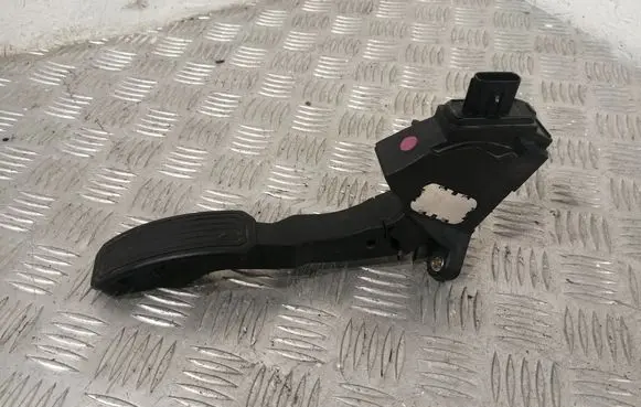 Toyota Avensis T270 Accelerator throttle pedal 7811002020 08331A