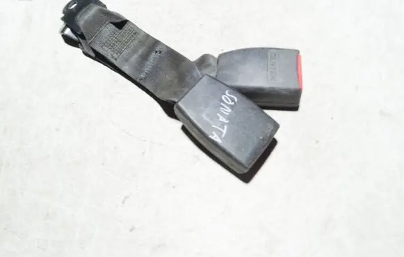 Hyundai Sonata Middle seatbelt buckle (rear) 070821