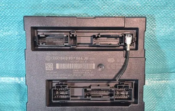 Audi A4 S4 B8 8K Comfort/convenience module 8K0907064JG