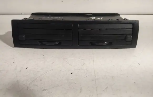 Mazda 2 Dash center air vent grill D37464