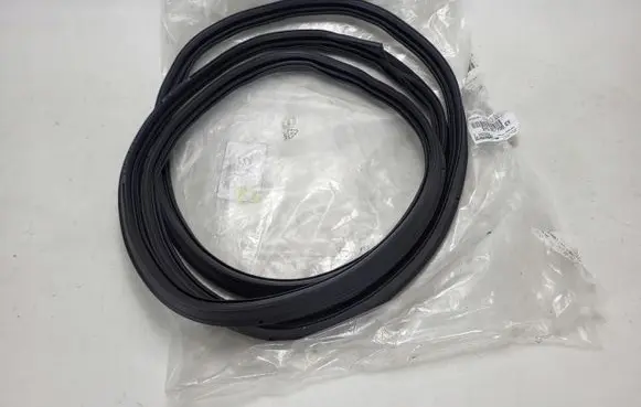 Porsche Cayenne (9Y0 9Y3) Trunk rubber seal (body) 9Y0827705CY