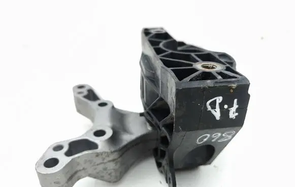 Engine mount bracket