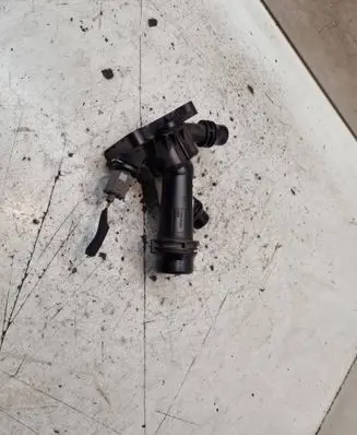Thermostat/thermostat housing