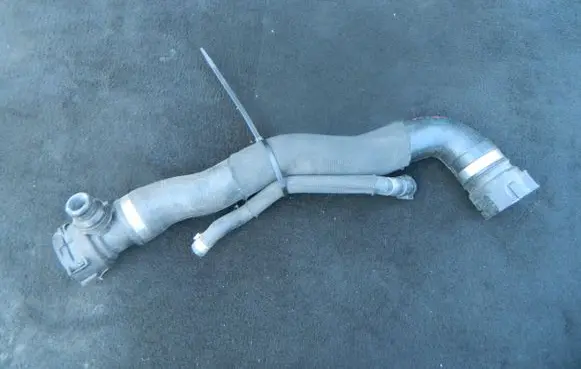 BMW 7 F01 F02 F03 F04 Engine coolant pipe/hose 8513603