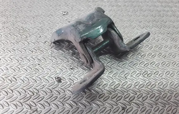 Toyota Land Cruiser (J100) Front door lower hinge 