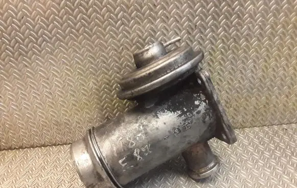 BMW 1 E81 E87 EGR valve 7792077