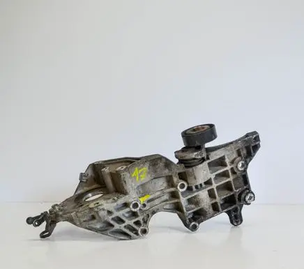 Skoda Octavia Mk2 (1Z) Other engine bay part 03L903139D