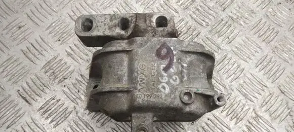Engine mount bracket