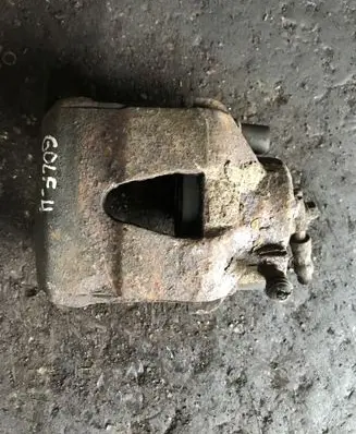 Volkswagen Golf IV Front brake caliper