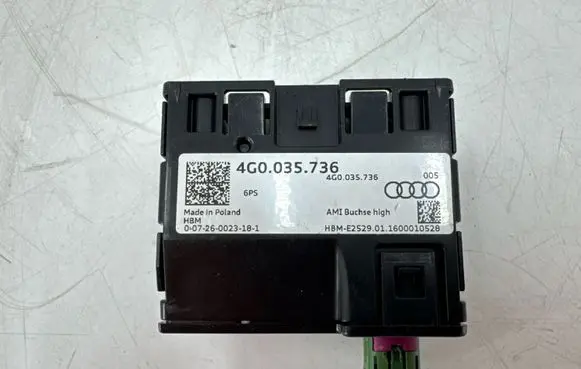 Audi RS6 C7 AUX in-socket connector 4G0035736