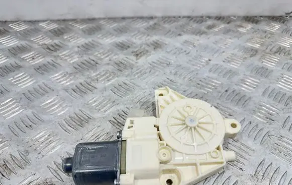Mercedes-Benz E W212 Front door window regulator motor A2048200242