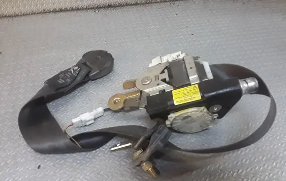 Renault Clio III Front seatbelt 33056053A