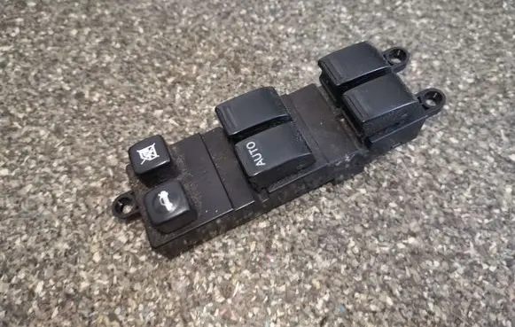 Nissan Primera Electric window control switch 25401AV640