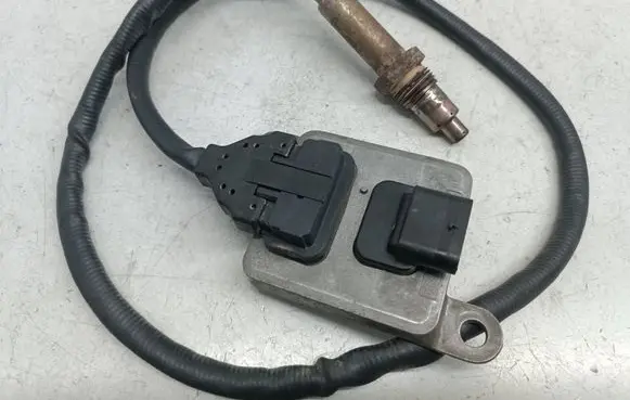 Mercedes-Benz E W212 Lambda probe sensor A0009057100 0009057100