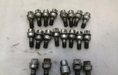 Porsche 911 997 Spare wheel bolt