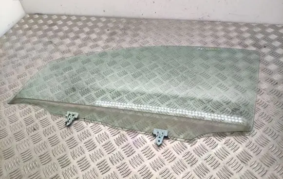 Nissan Qashqai+2 Front door window glass four-door