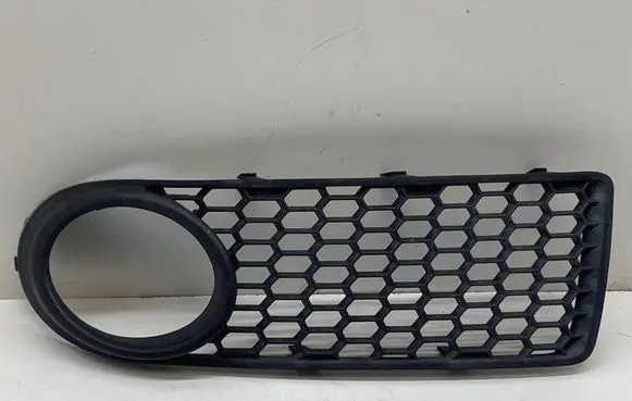 Volkswagen New Beetle Front fog light trim/grill 1C0807683J