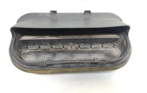 Mercedes-Benz B W245 Quarter panel pressure vent A1698310144