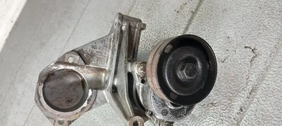 Opel Vectra B Engine mounting bracket