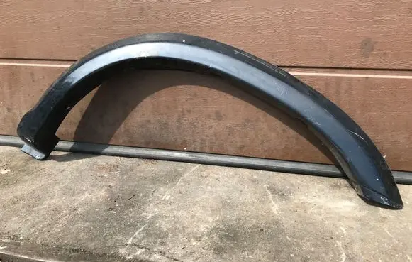 Mitsubishi Pajero Fender trim (molding) AMT8YF2B09