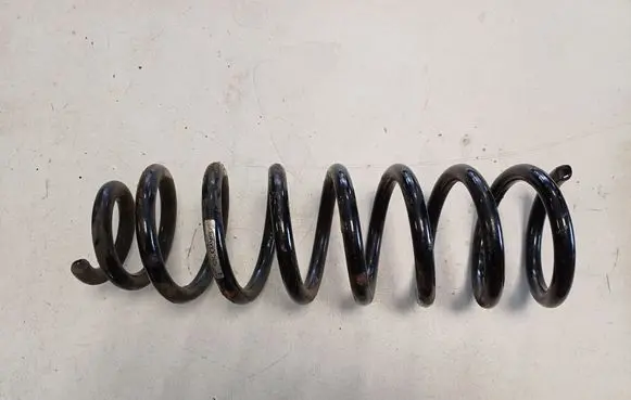 Volkswagen Touareg I Rear coil spring 