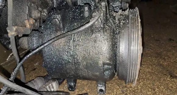 Volkswagen PASSAT B5 Air conditioning (A/C) compressor (pump) 
