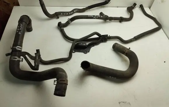 Toyota Avensis T270 Engine coolant pipe/hose