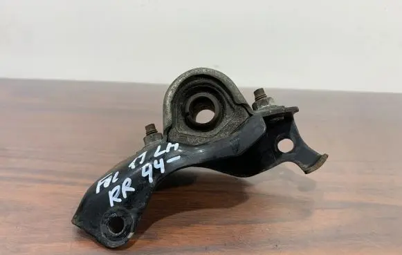 Subaru Forester SK Sway bar bush bracket, rear 