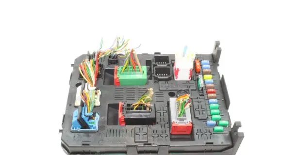 Peugeot RCZ Fuse module 28119759 28116487