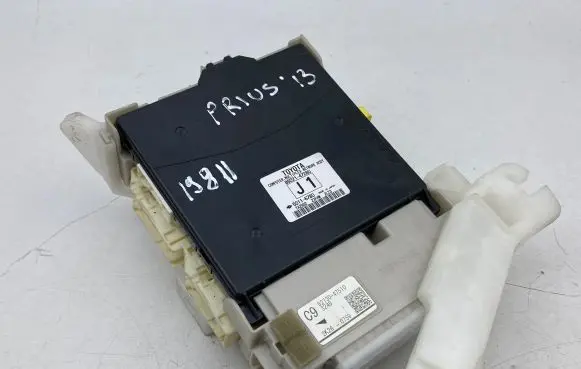 Toyota Prius (XW30) Door central lock control unit/module 8922147280 50116780 8273047510