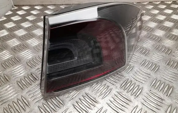 Tesla Model S Rear/tail lights 600592100D