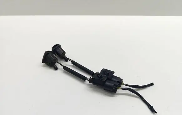 BMW 5 E60 E61 Windshield washer spray nozzle 7137969 1378908 17185551