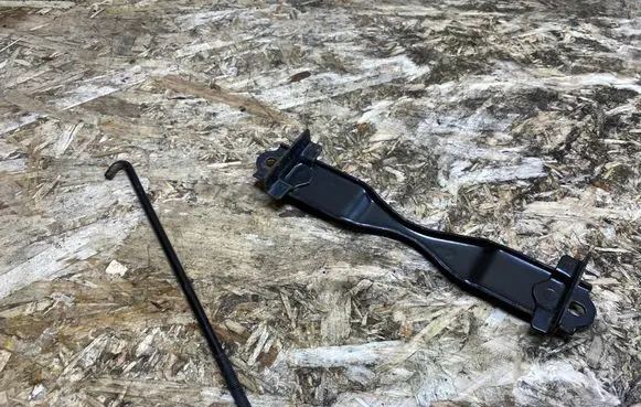 Infiniti G37 Battery bracket 
